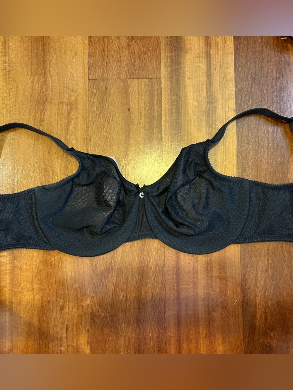 Chantelle Black Underwire Minimizer Bra (C18910) Size 34DDDD (34G)